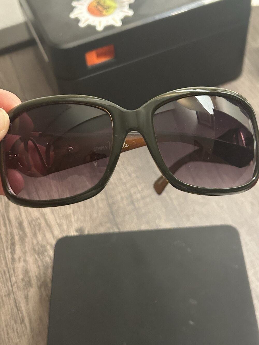 SIMPLY NOELLE, Green & Gold SUNGLASSES